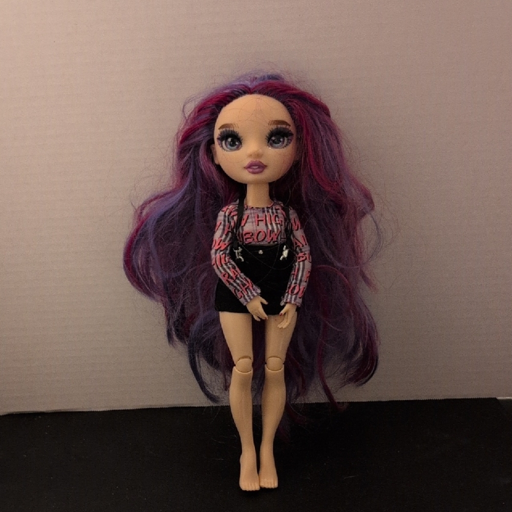 Emi Vanda Rainbow High Doll. Purple Hair Articulated